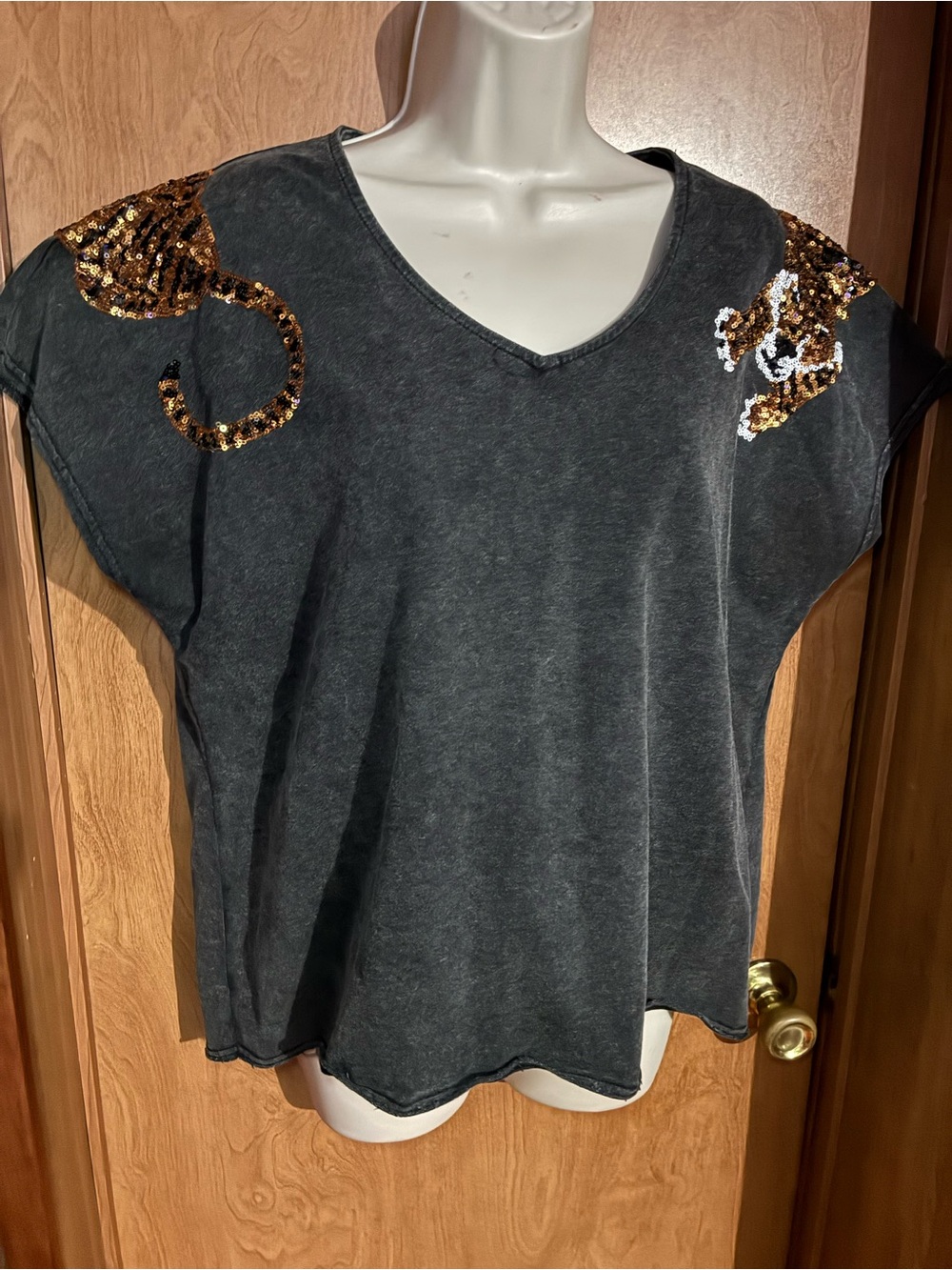 Rare Blue B Sequin Tiger V Neck Gray Top Small